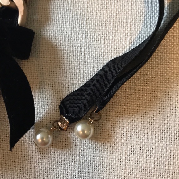 Fun statement necklace. - Picture 5 of 6